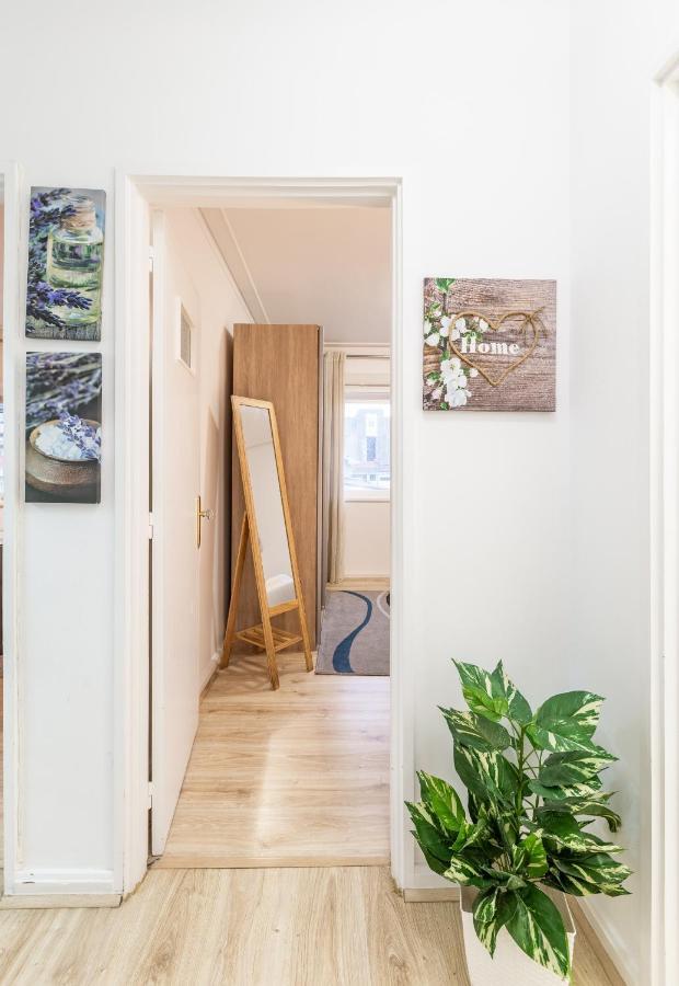 Nice Apartment With Veranda In Gaia - 3D ヴィラ・ノヴァ・デ・ガイア エクステリア 写真